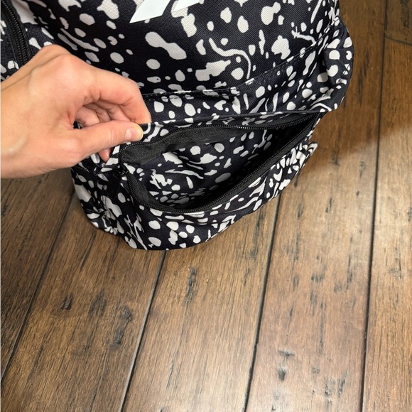 Reebok Black and White Backpack Men/Women Large Bag - Picture 3 of 9